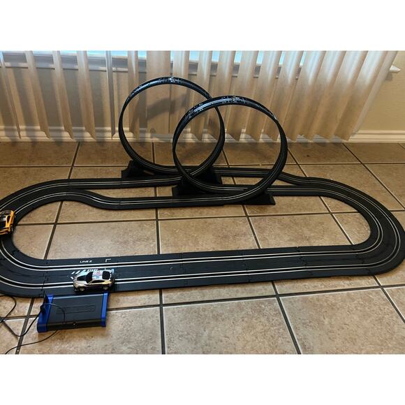 Aiencsai Dual Powered Battery/120V Slot Car Race Track w/Jump & Loop 3540 USED - Picture 4 of 4